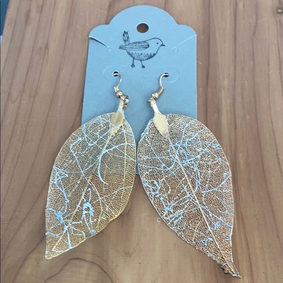 Gold leaf fashion earrings - Picture 1 of 4